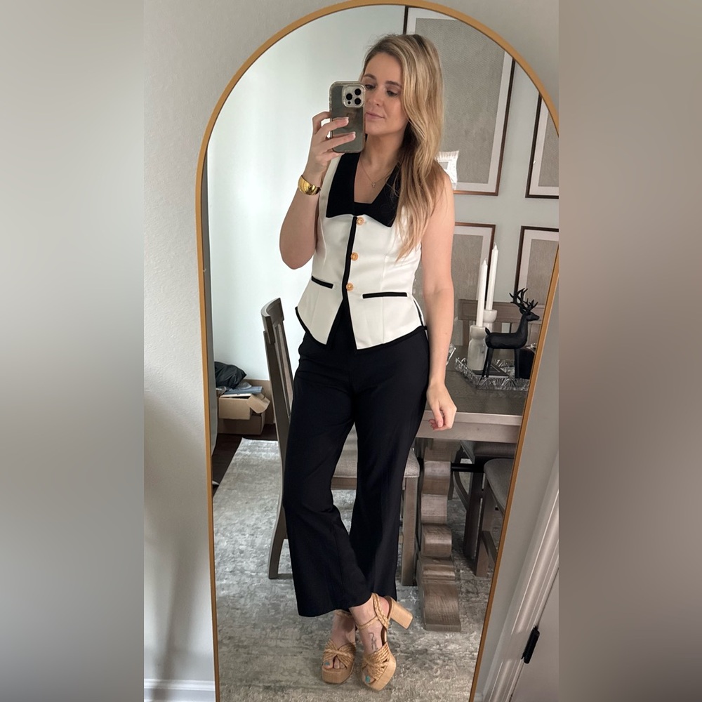 Elegant Black and White Women's Collar Vest Sleeveless Work Top - Picture 2 of 12